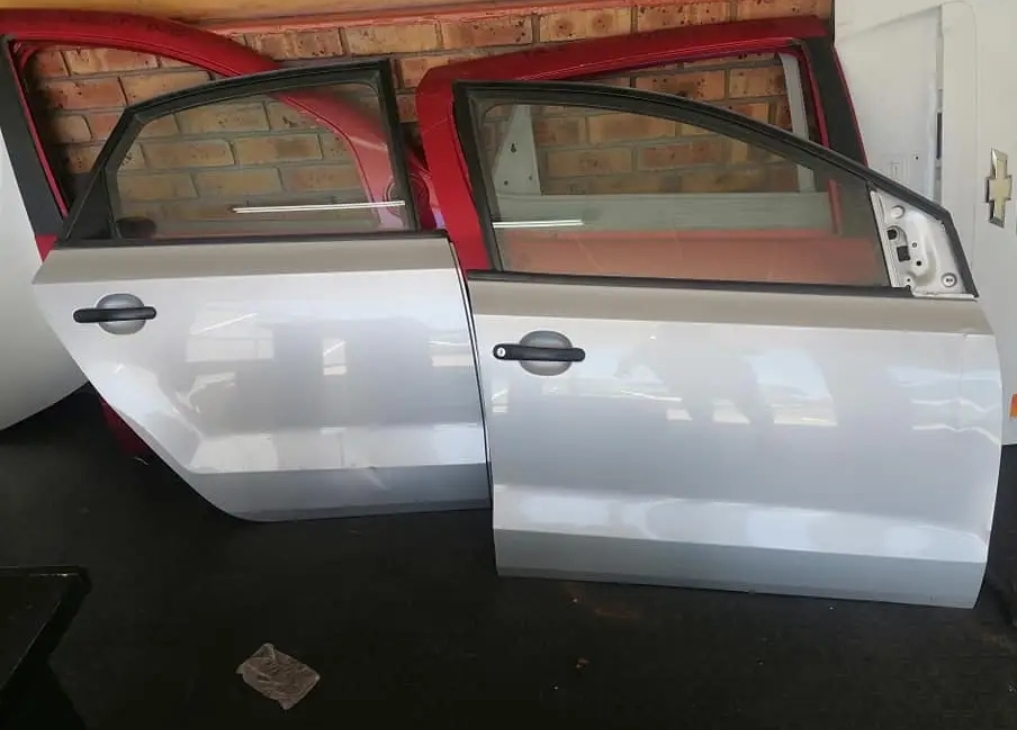VW polo Vivo doors