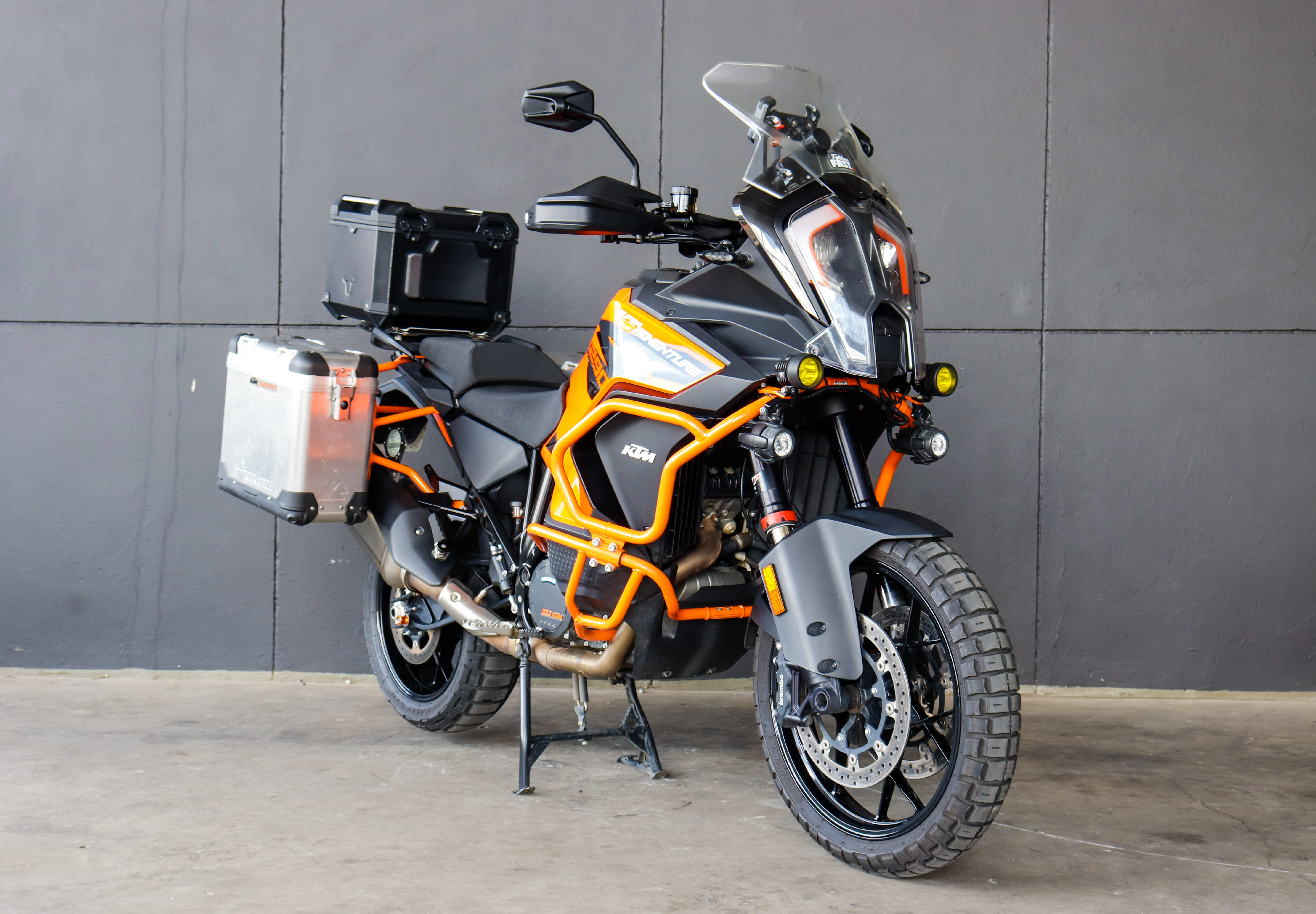 2021 SUPER ADVENTURE R