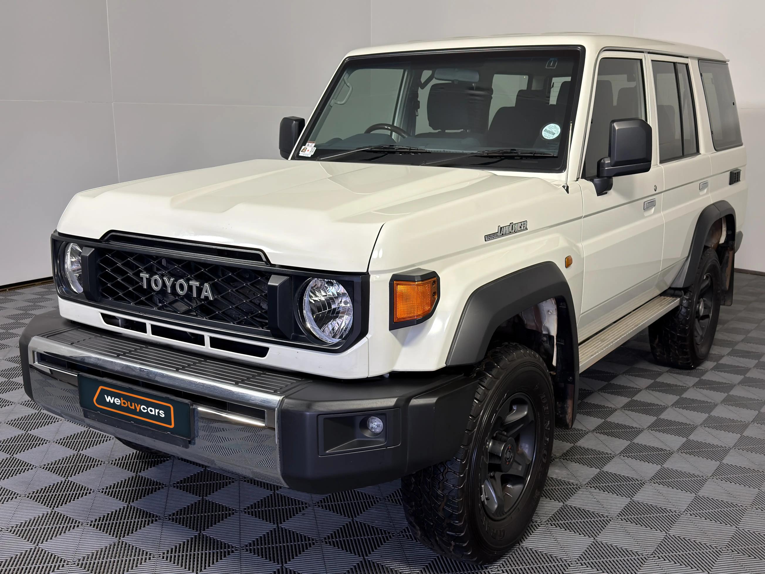 Used 2025 Toyota Land Cruiser 76 2.8GD-6 station wagon LX manual