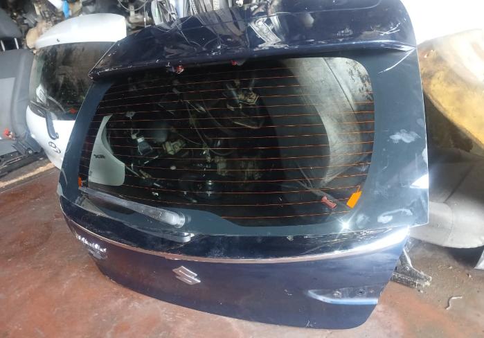 Suzuki baleno tailgate