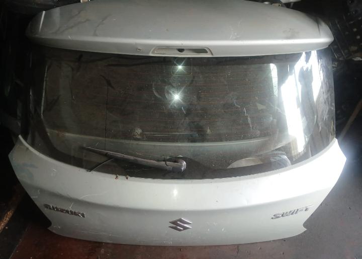 Suzuki Swift tailgate