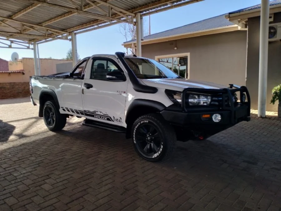 Used 2017 Toyota Hilux 2.4GD-6 4x4 SRX - Auto World KlerKsdorp