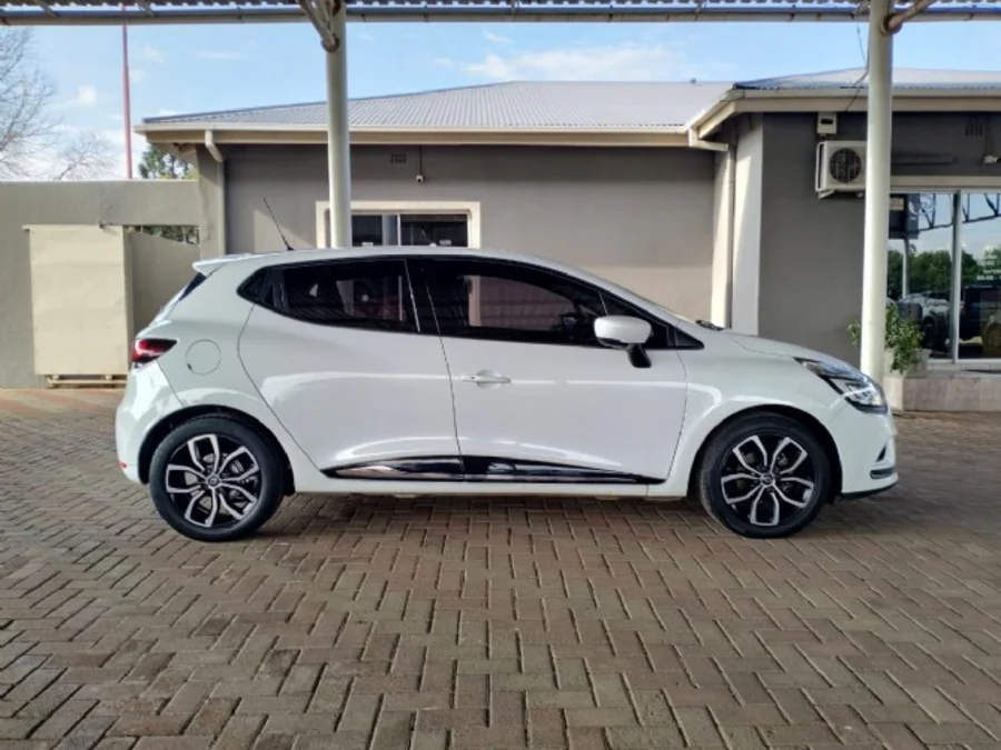 Used 2018 Renault Clio 66kW turbo Dynamique - Auto World KlerKsdorp Used 2018 Renault Clio 66kW turbo Dynamique - Auto World KlerKsdorp
