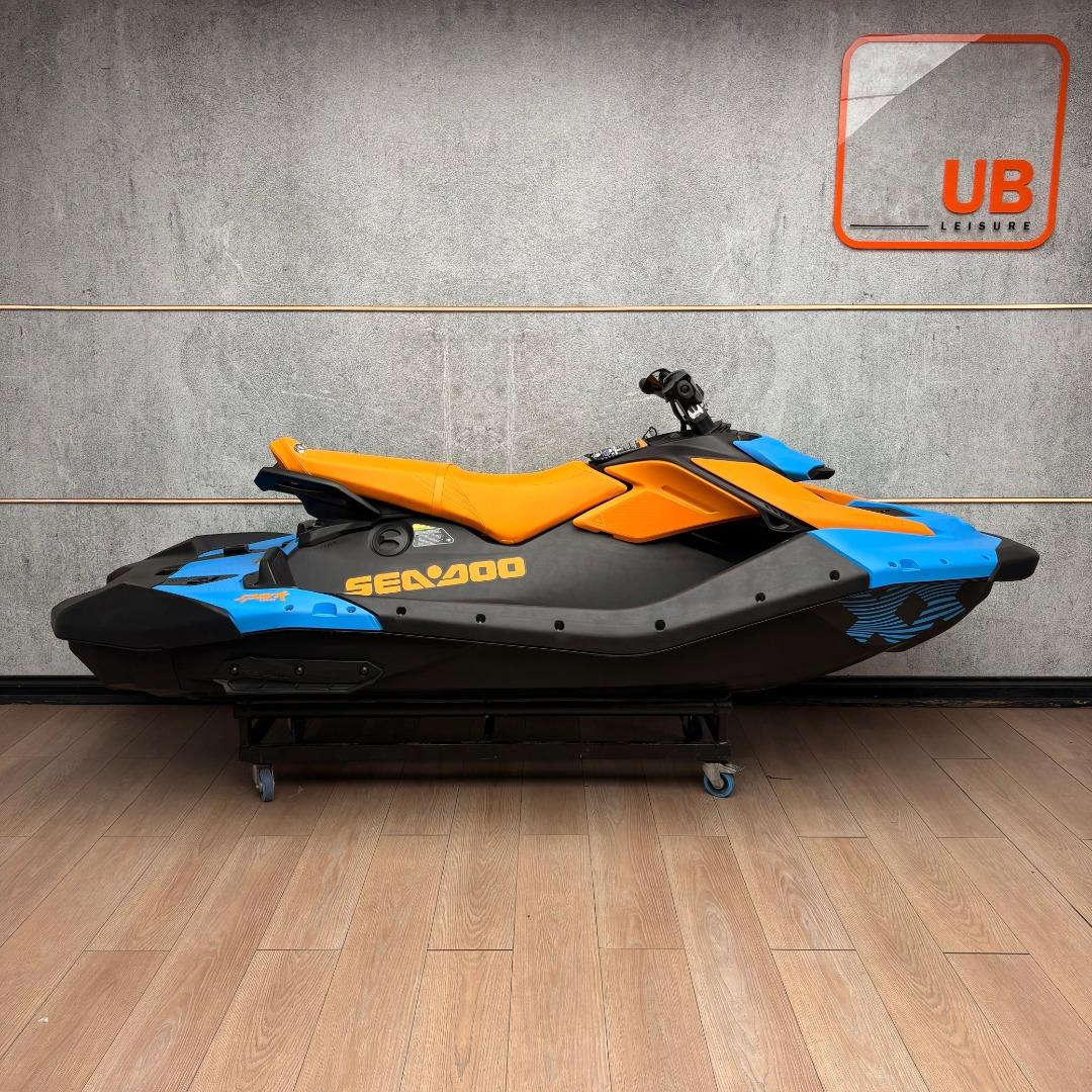 New 2026 Seadoo SPARK TRIXX 3UP 90HP- GULFSTREAM BLUE / ORANGE CRUSH