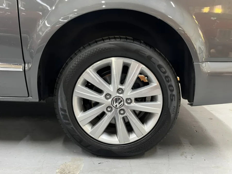 Used 2017 Volkswagen Caravelle 2.0BiTDI Highline 4Motion - Crescent Car Sales Used 2017 Volkswagen Caravelle 2.0BiTDI Highline 4Motion - Crescent Car Sales