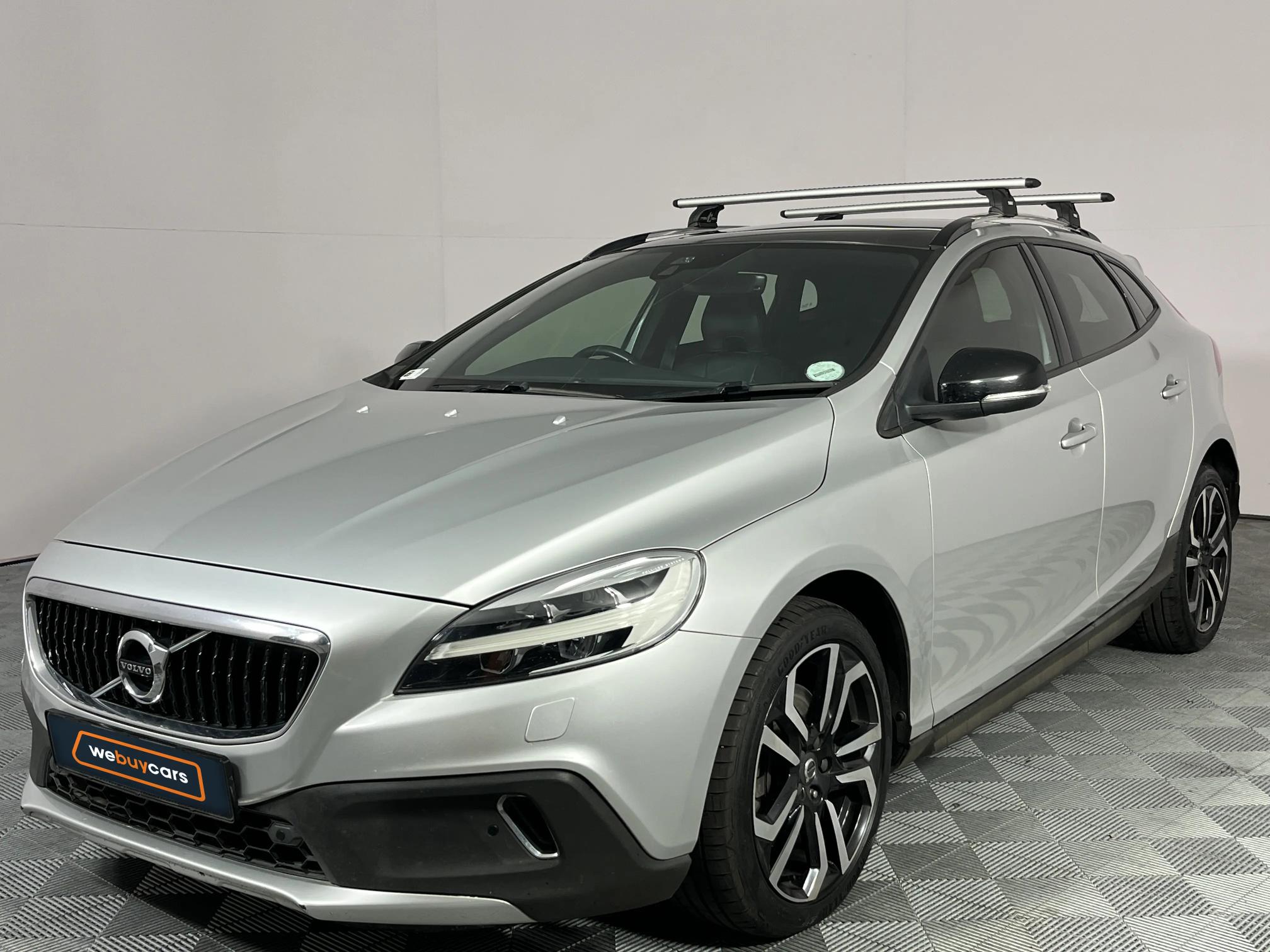 Used 2017 Volvo V40 Cross Country T4 Momentum