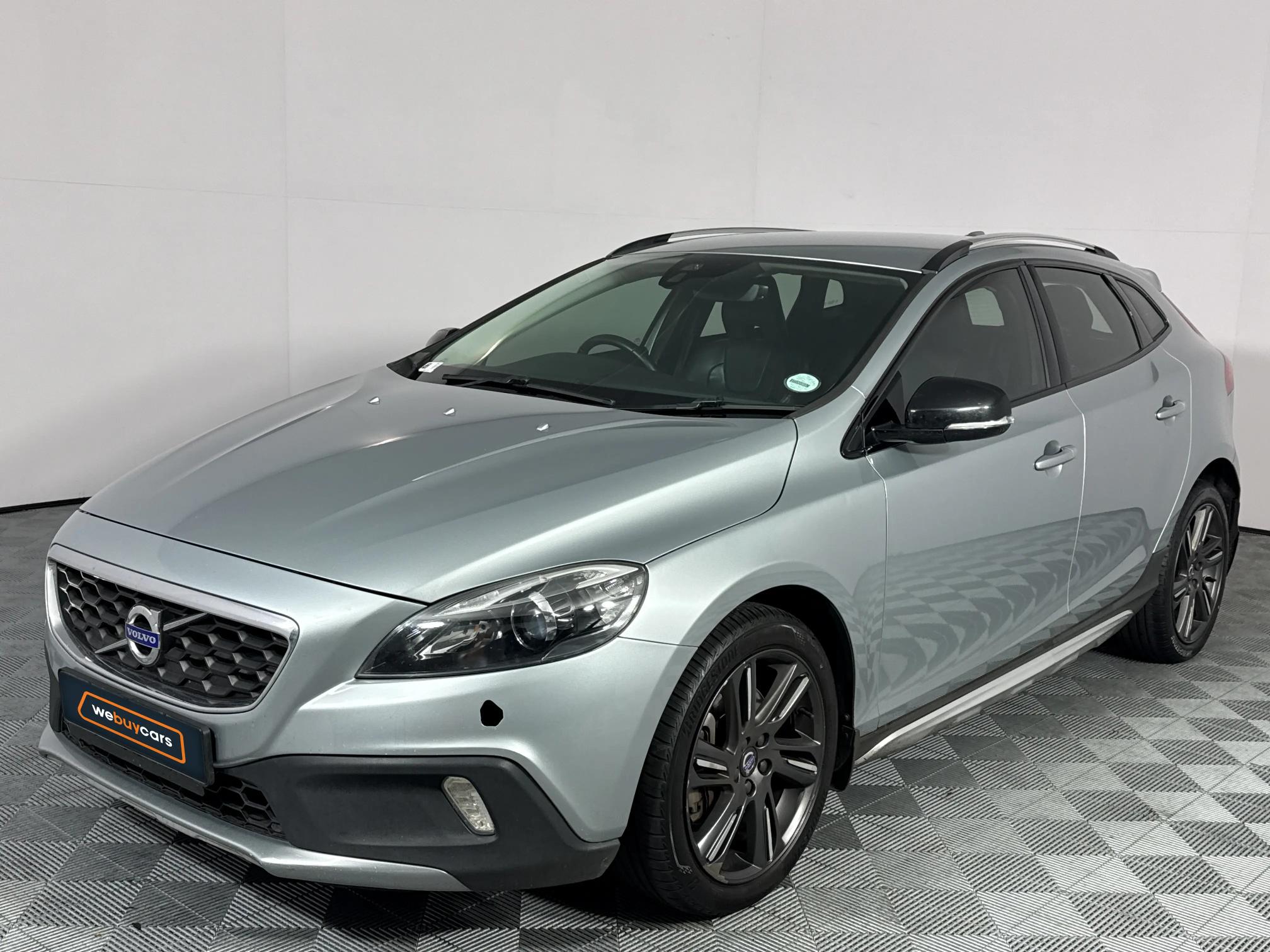 Used 2016 Volvo V40 Cross Country D4 Momentum