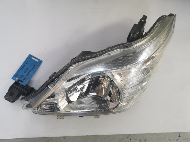 Second Hand Left Headlamp For TOYOTA INNOVA 2.7 VVTi 7 SEAT