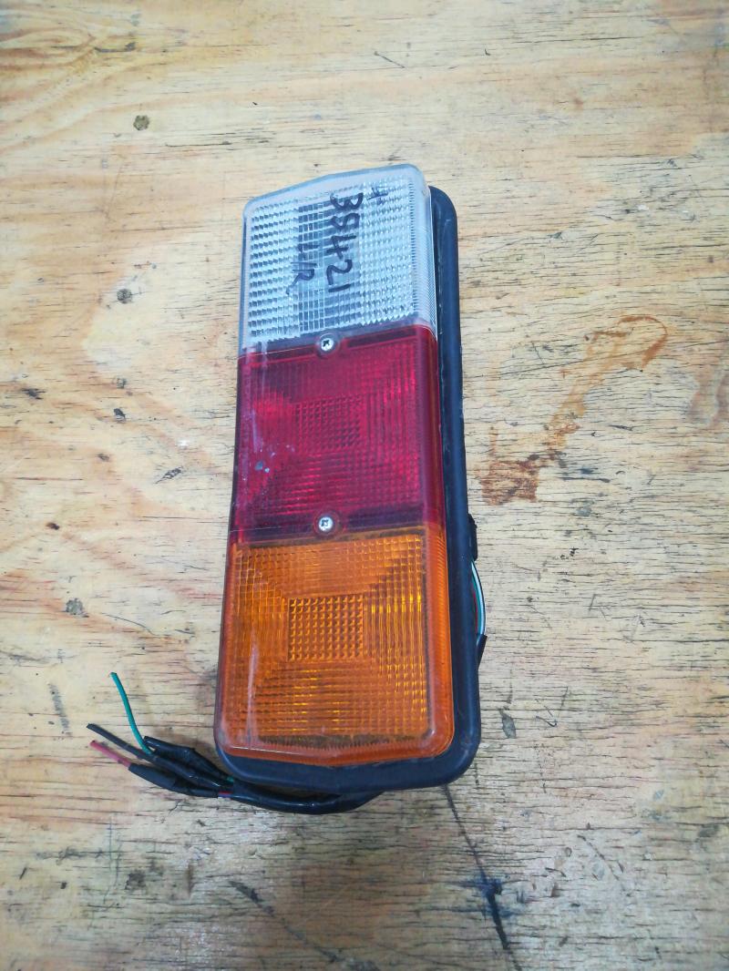 Second Hand Left Tail Light For MAHINDRA BOLERO NEF F/C D/S
