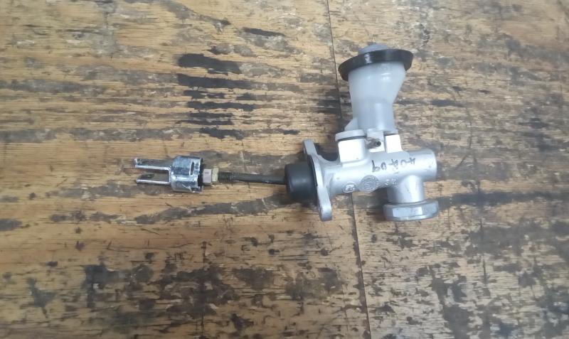 Second Hand Clutch Master Cylinder For TOYOTA LAND CRUISER 100 GX D