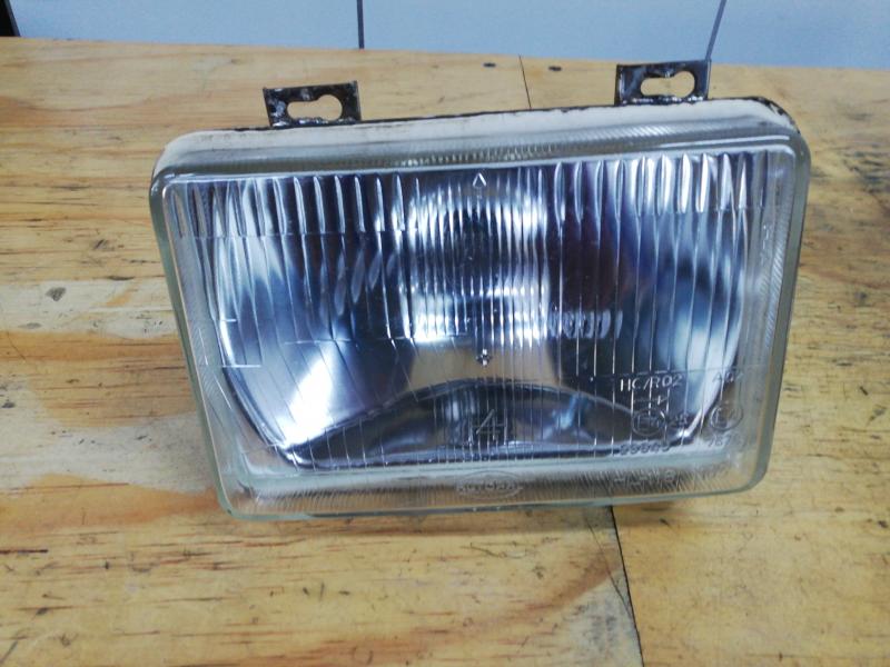 Second Hand Left Headlamp For MAHINDRA BOLERO NEF P/U S/C