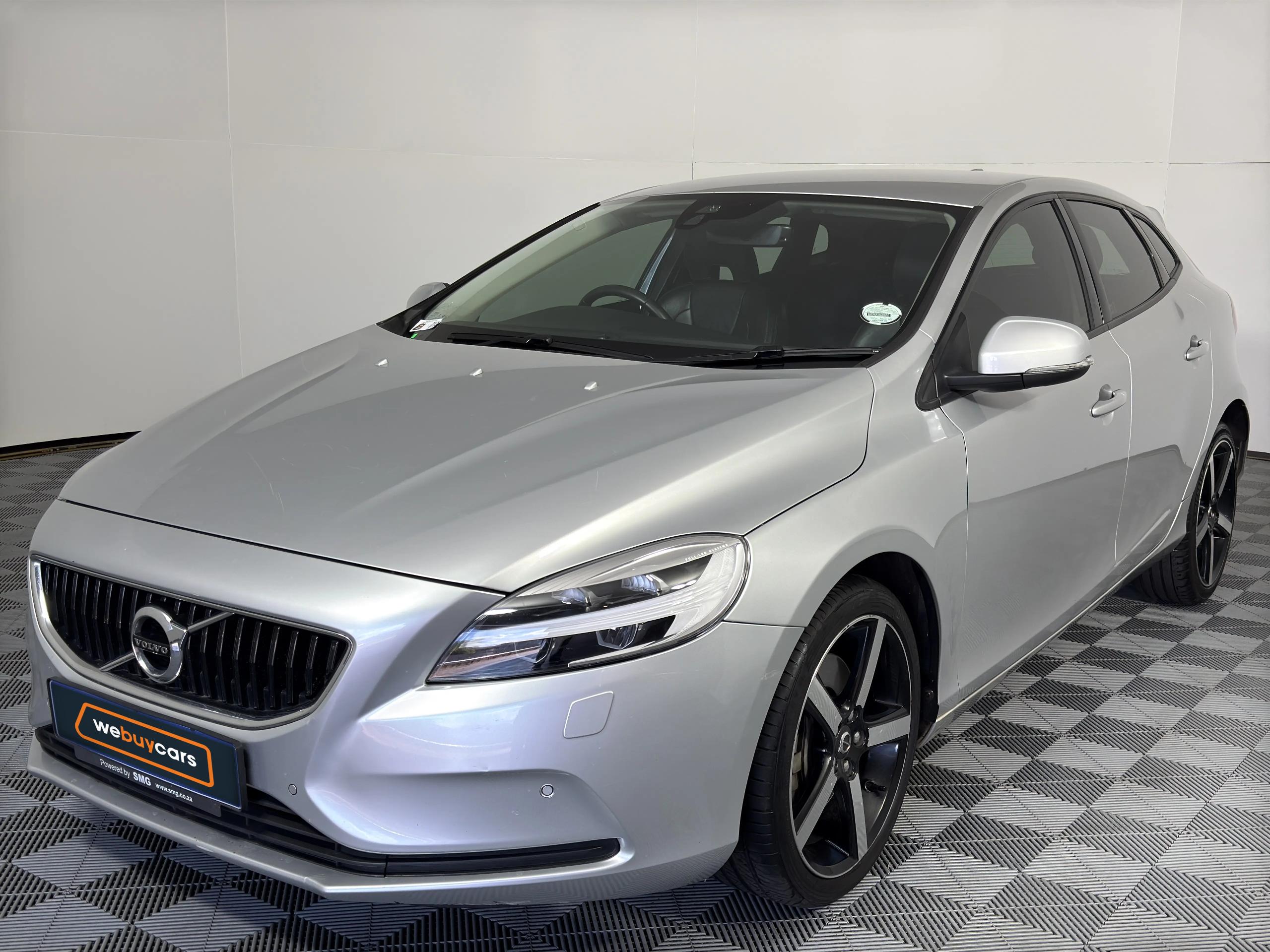 Used 2019 Volvo V40 T3 Momentum auto