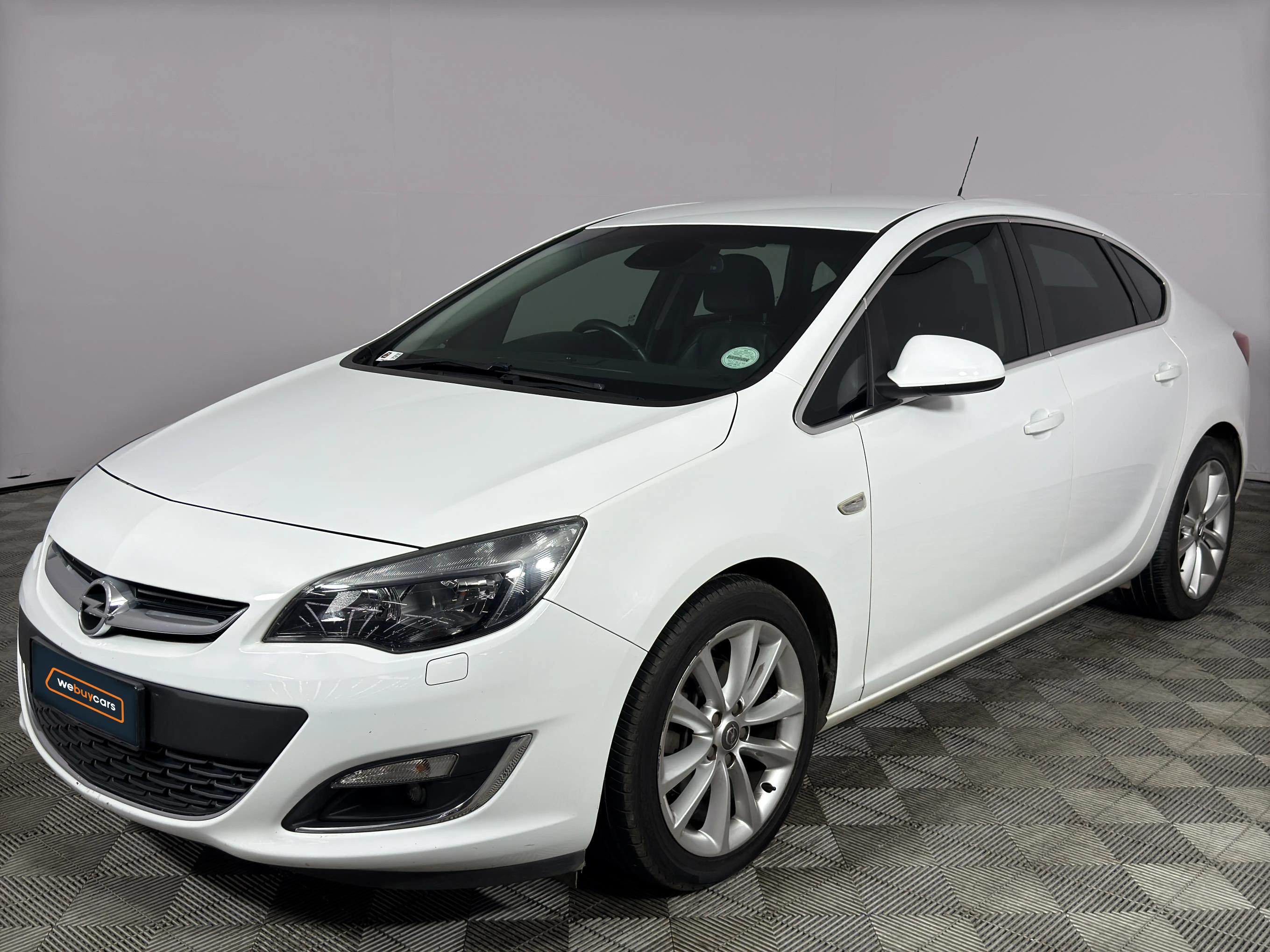 Used 2015 Opel Astra sedan 1.6 Turbo Cosmo