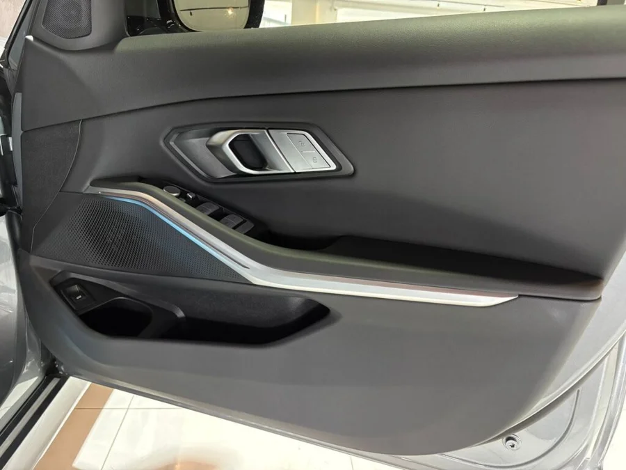 Used 2025 BMW 3 Series 320i - Avari Cars Used 2025 BMW 3 Series 320i - Avari Cars