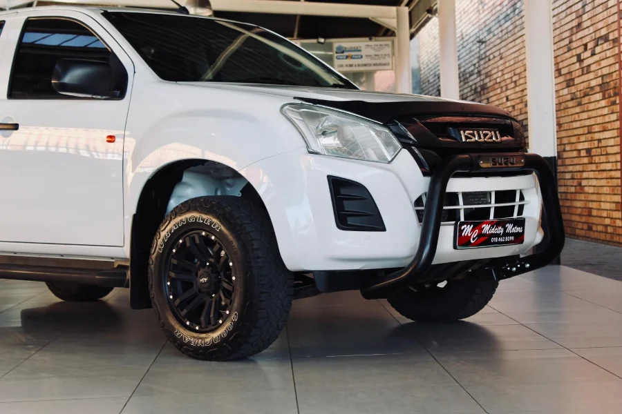Used 2022 Isuzu D-Max Gen 6 250 double cab Hi-Ride manual - Midcity Motors Klerksdorp Used 2022 Isuzu D-Max Gen 6 250 double cab Hi-Ride manual - Midcity Motors Klerksdorp