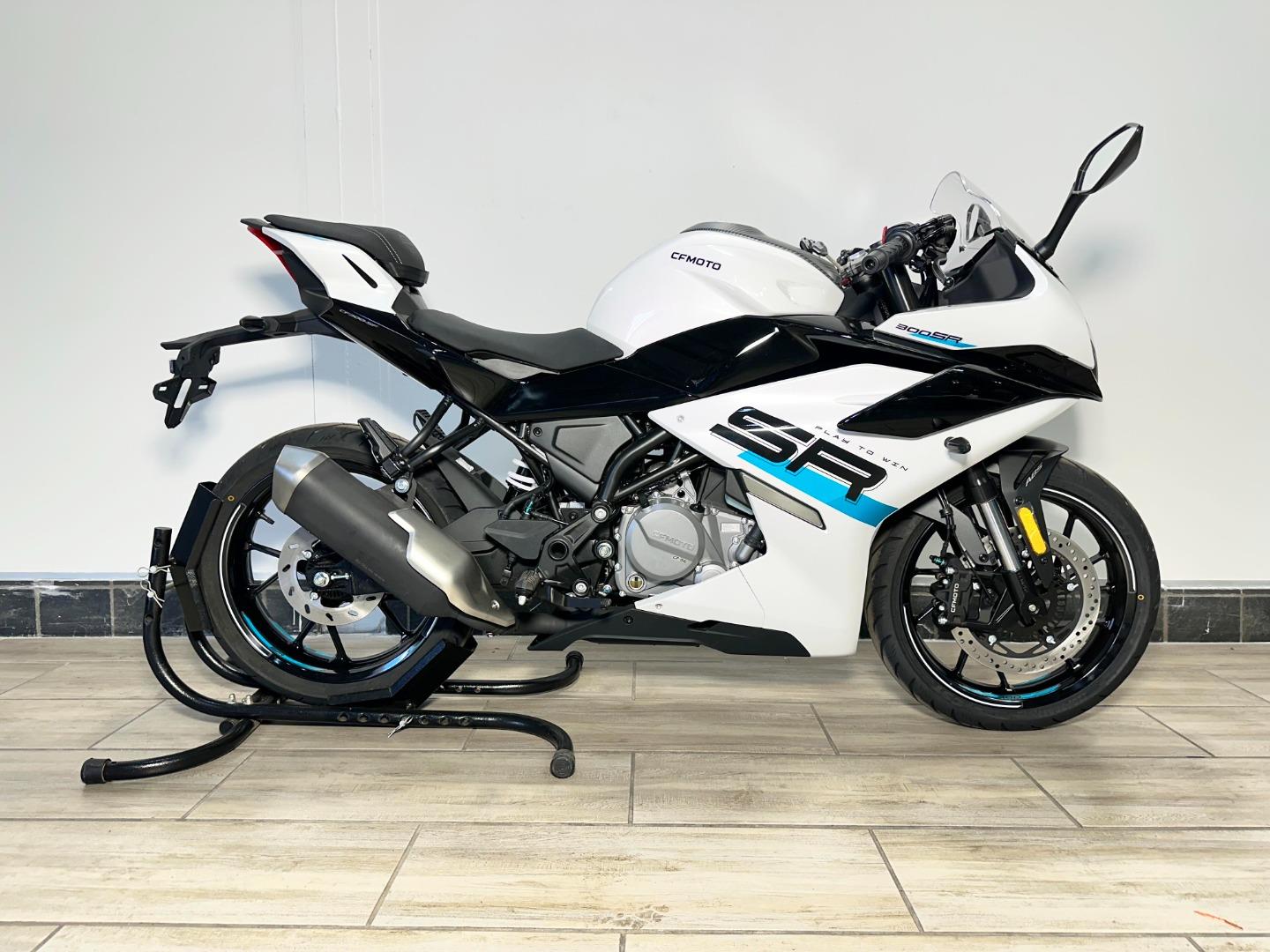 New 2026 CFMOTO 300SR Nebula White