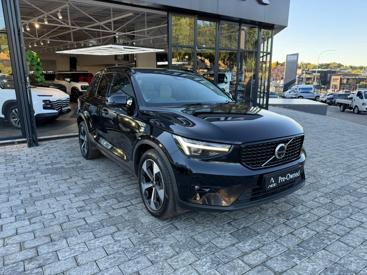 Used 2023 Volvo XC40 B4 Plus Dark