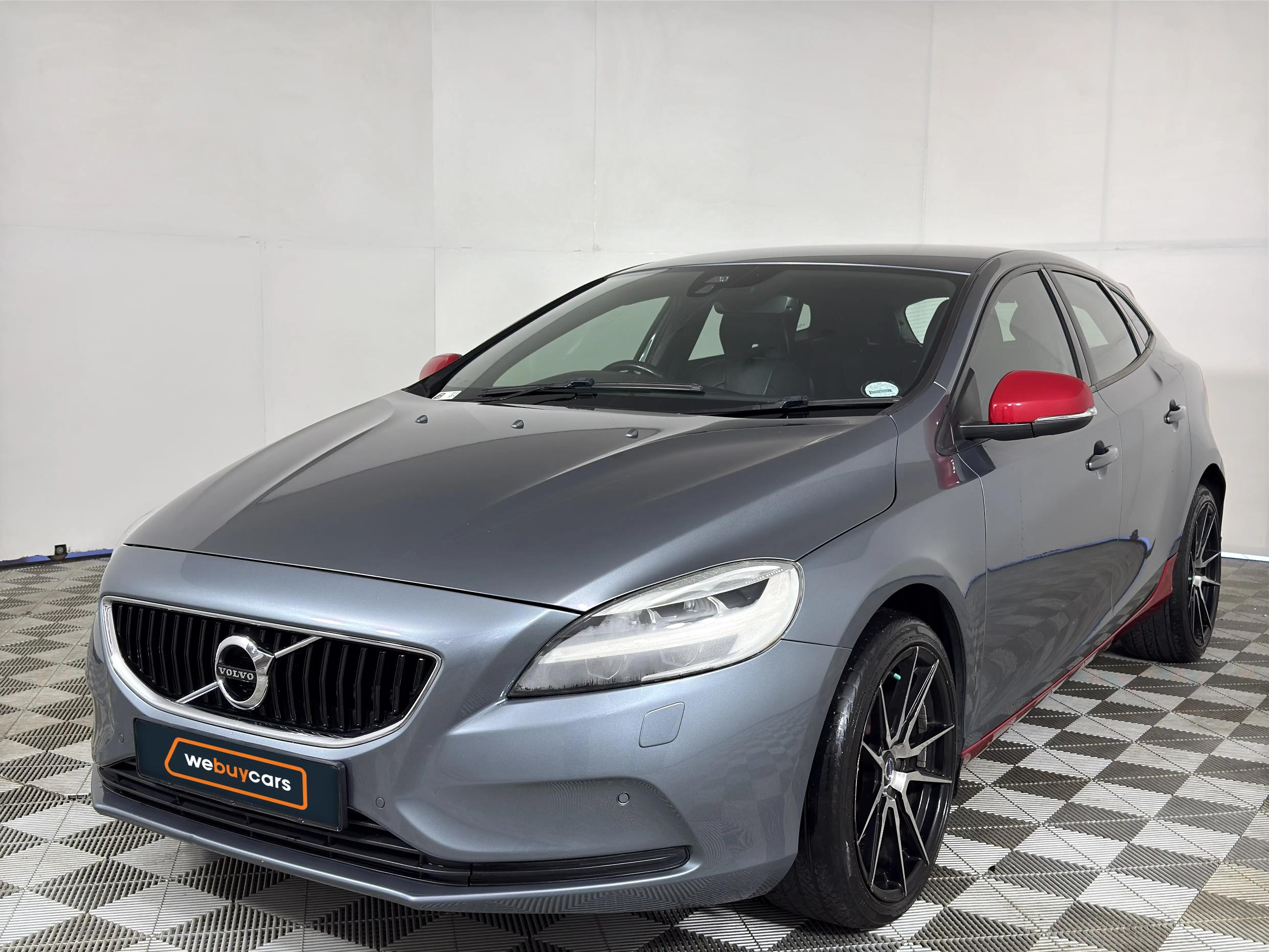 Used 2017 Volvo V40 T3 Momentum auto
