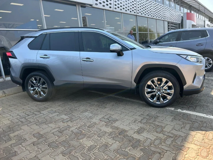 Used 2025 Toyota RAV4 2.5 VX AWD - Godrich Toyota Used 2025 Toyota RAV4 2.5 VX AWD - Godrich Toyota
