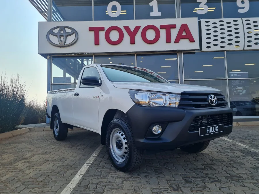 Used 2025 Toyota Hilux 2.4GD-6 single cab 4x4 SR - Godrich Toyota Used 2025 Toyota Hilux 2.4GD-6 single cab 4x4 SR - Godrich Toyota