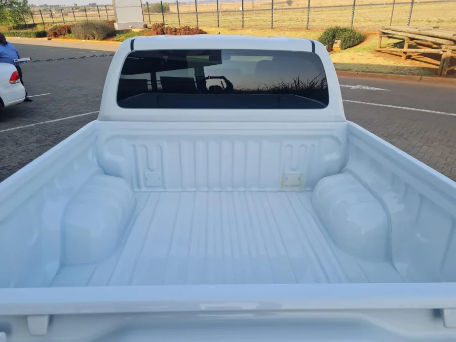 Used 2025 Toyota Hilux 2.4GD-6 double cab 4x4 SR - Godrich Toyota Used 2025 Toyota Hilux 2.4GD-6 double cab 4x4 SR - Godrich Toyota