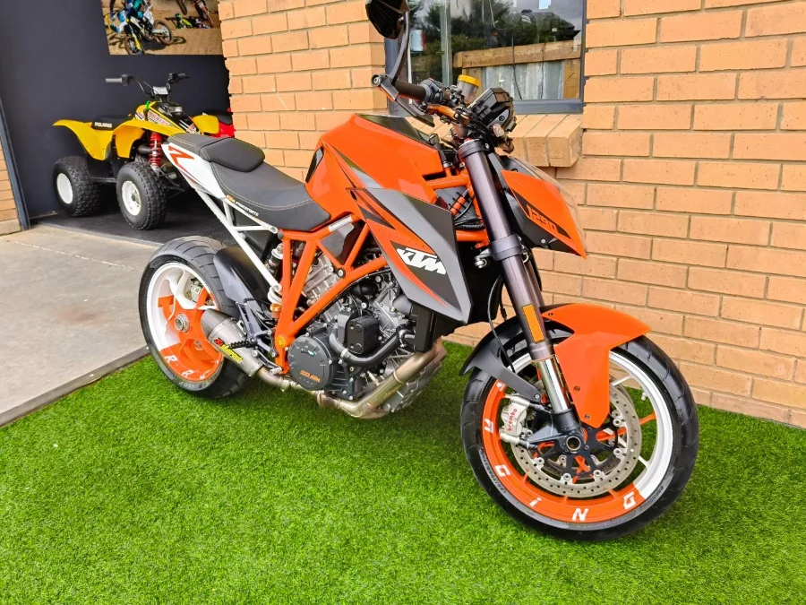 Used 2014 KTM Super duke 1290 R Manual - The Diff And Chain Used 2014 KTM Super duke 1290 R Manual - The Diff And Chain