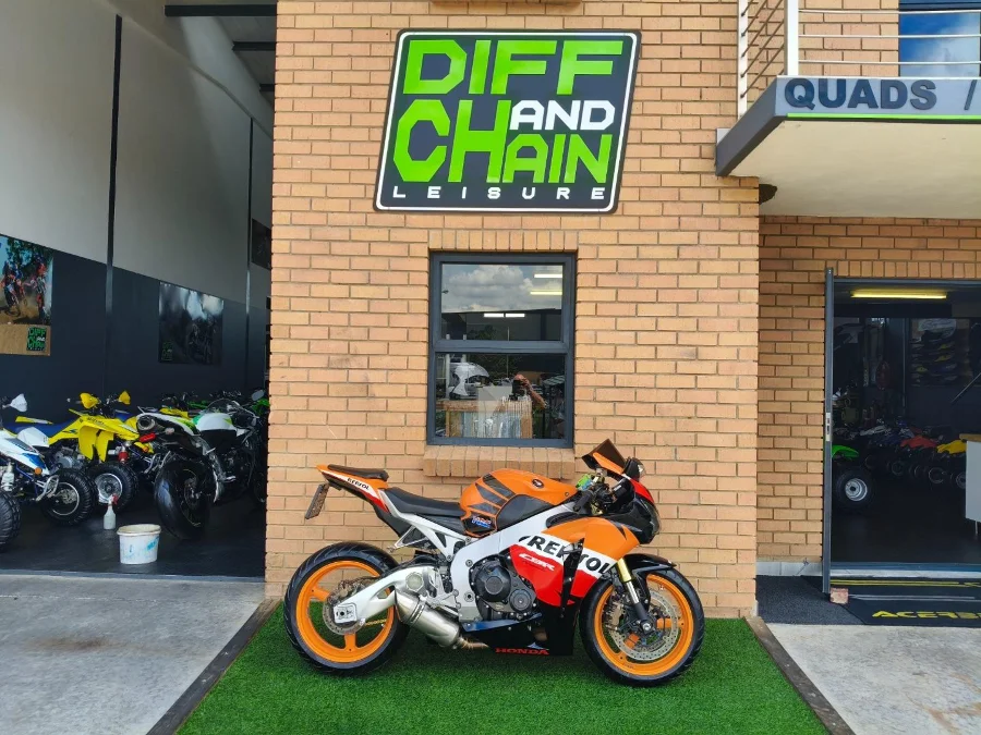 Used 2009 Honda CBR 1000RR Manual - The Diff And Chain Used 2009 Honda CBR 1000RR Manual - The Diff And Chain