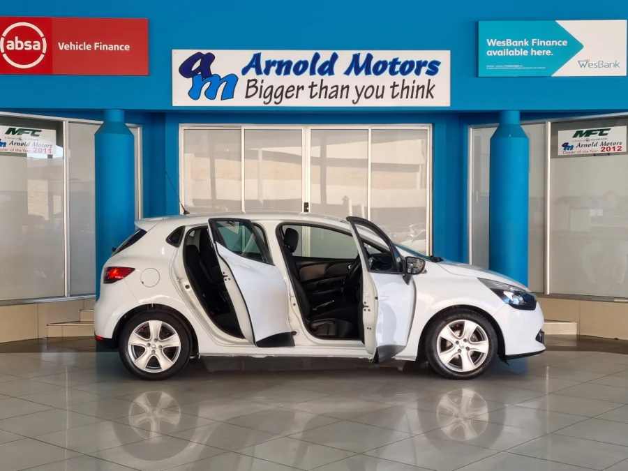 Used 2015 Renault Clio 66kW turbo Expression - Arnold Motors CC Used 2015 Renault Clio 66kW turbo Expression - Arnold Motors CC