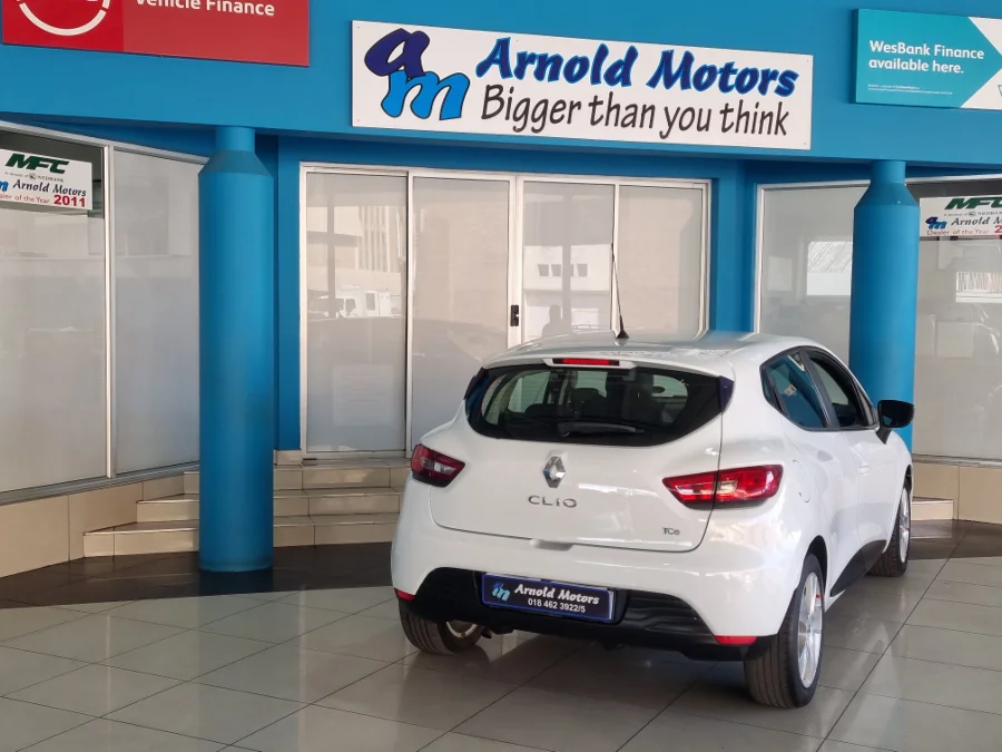 Used 2015 Renault Clio 66kW turbo Expression - Arnold Motors CC Used 2015 Renault Clio 66kW turbo Expression - Arnold Motors CC