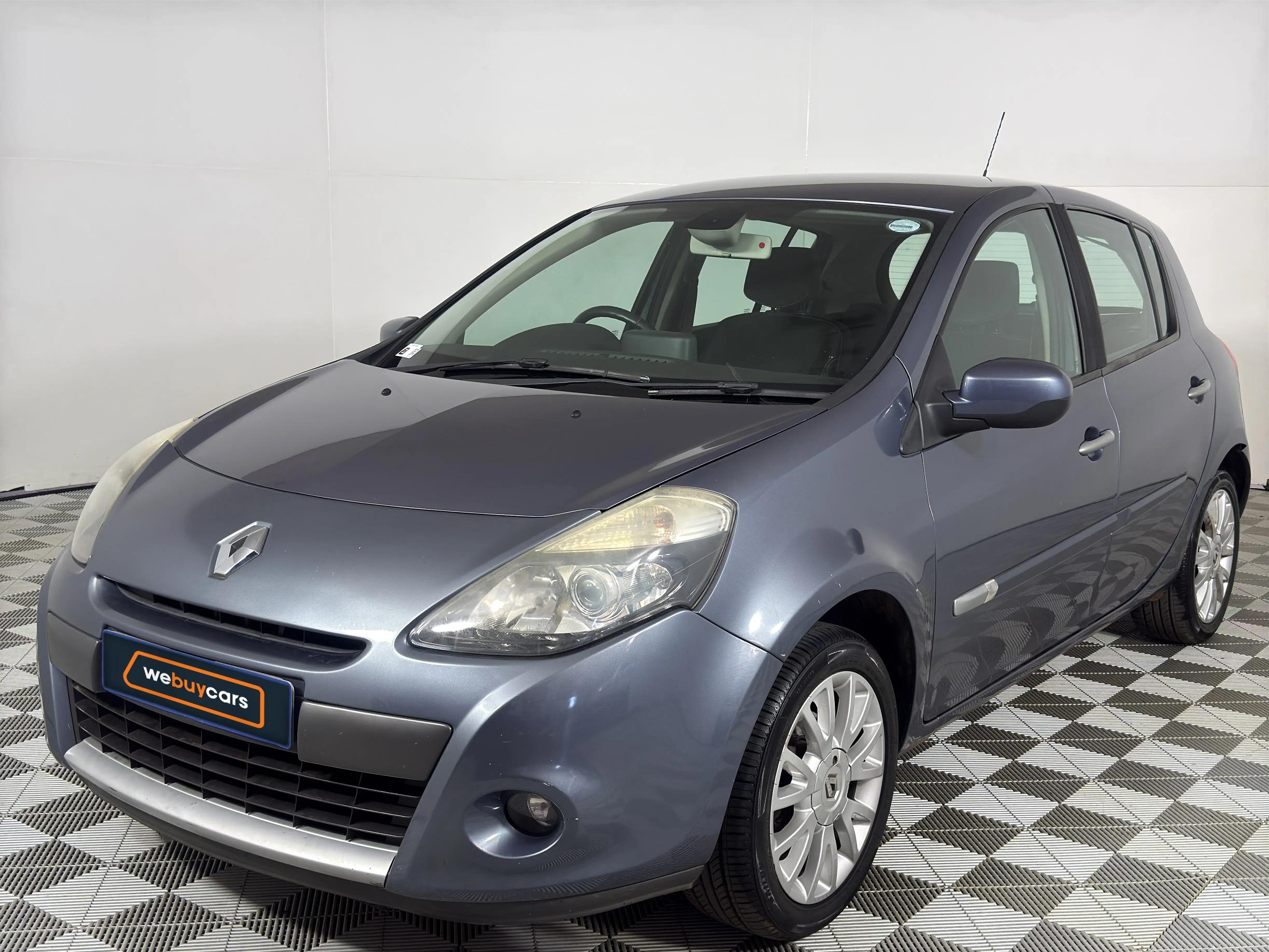 Used 2010 Renault Clio 1.6 Dynamique automatic