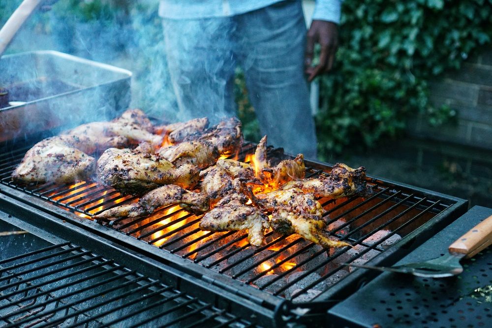 Braai, BBQ, Wood braai, Gas braai, Kettle Braai, Gas braai on Junk Mail, Junk Mail, Photo by Dustin Tramel on Unsplash.jpg