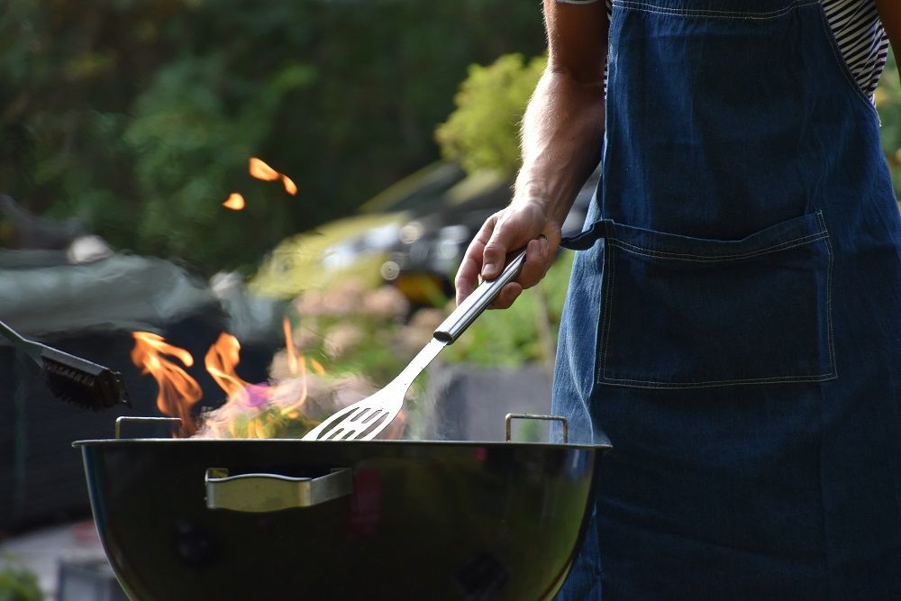 Braai, BBQ, Wood braai, Gas braai, Kettle Braai, Gas braai on Junk Mail, Junk Mail, Photo by Vincent Keiman on Unsplash.jpg