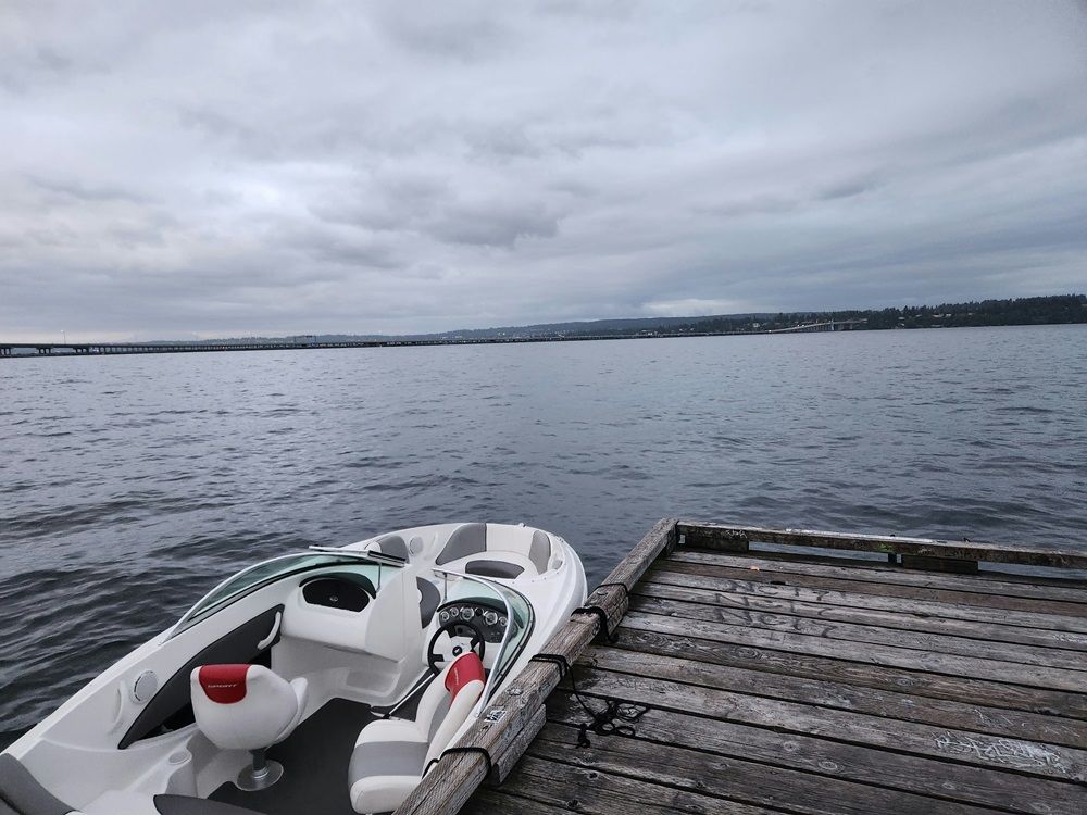 Buying a motor boat, new and used motor boat, boats and watercraft on Junk Mail, Photo by Zoshua Colah on Unsplash.jpg