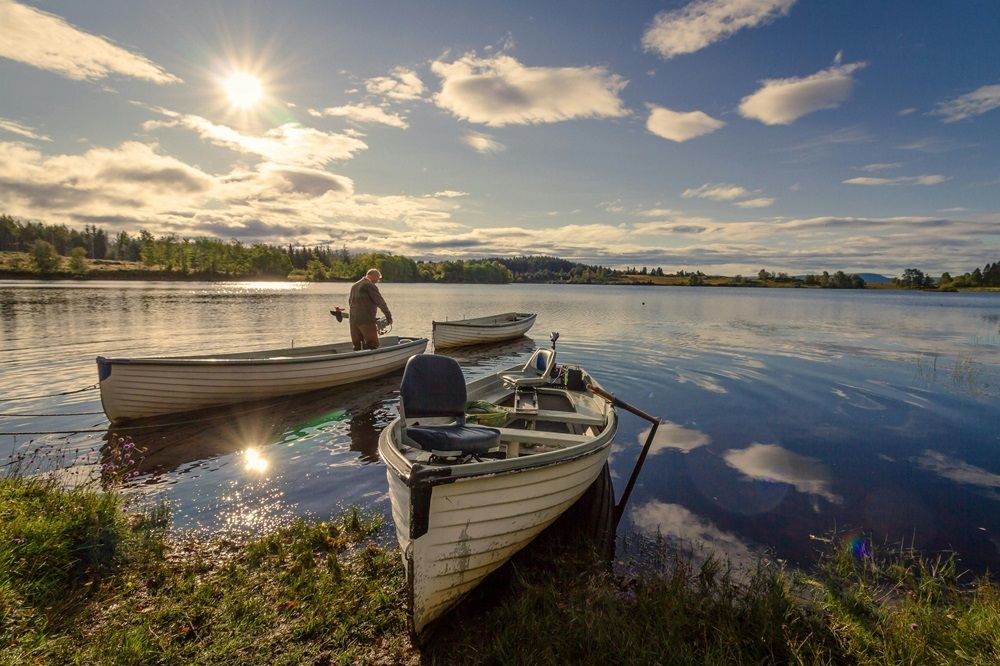 Buying a used boat, used boats, boat for sale, boats and watercraft on Junk Mail, Photo by Ron Sharp on Pexels.jpg