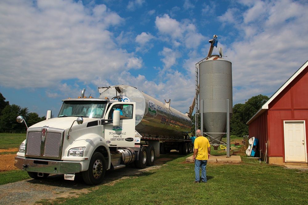 Fuel tanker, oil tankers, fuel tankers on Truck & Trailer, tankers for sale, Photo by Rachael Holzman on Pexels.jpg