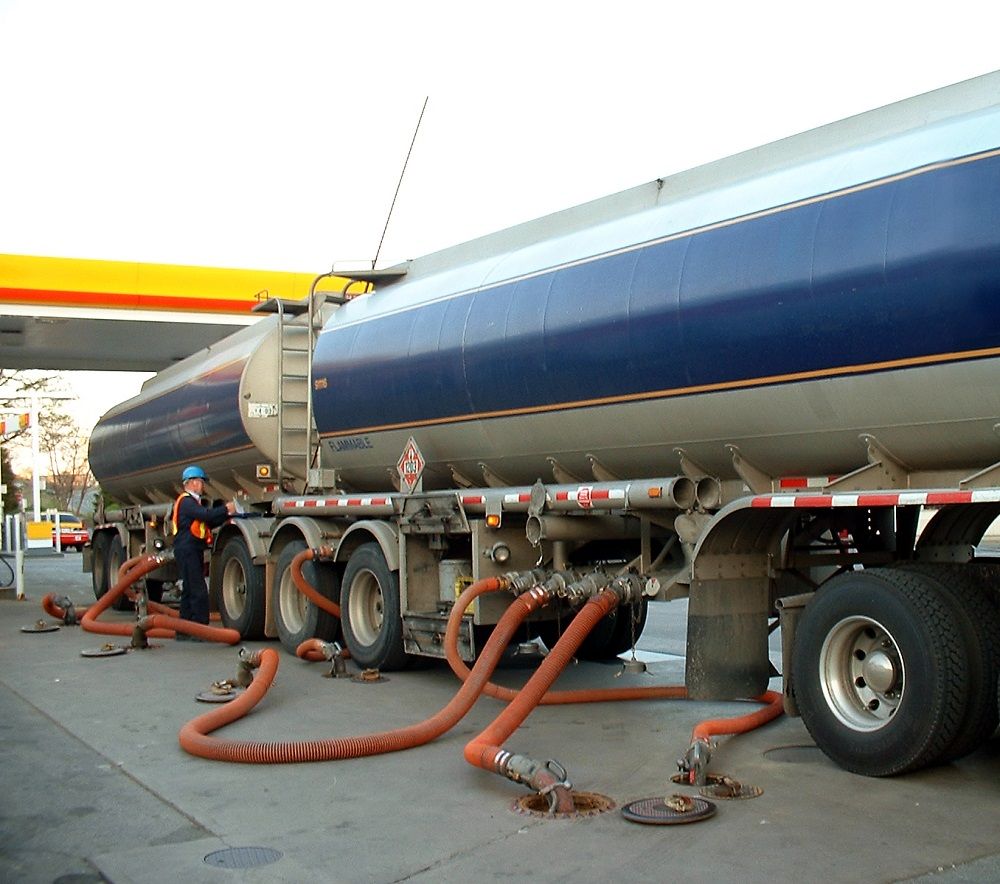 Fuel tanker, oil tankers, fuel tankers on Truck & Trailer, tankers for sale, Photo by @gr5 on FreeImages.jpg