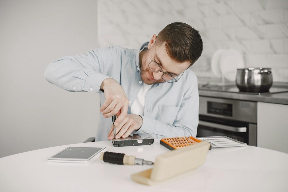 Hiring expert appliance repair technicians, services on Junk Mail, appliance repair, Photo by Gustavo Fring on Pexels.jpg