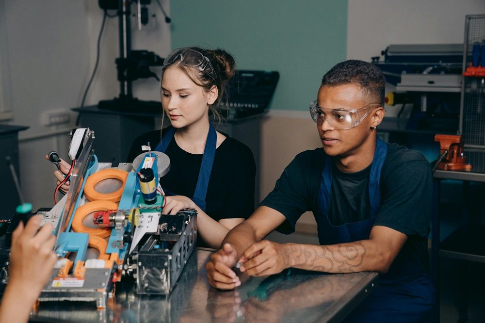 Internships and work experience in engineering, Engineering CV, engineers vacancies, engineers in South Africa, engineering jobs on Job Mail, Photo by Mikhail Nilov on Pexels.jpg