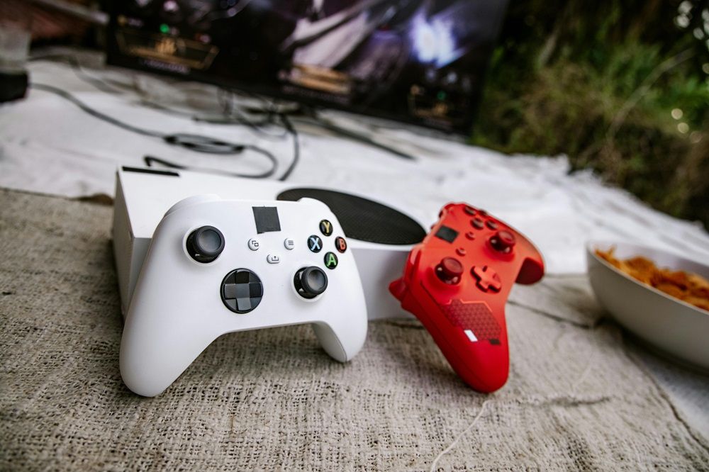accessories for your console, Xbox accessories on Junk Mail, gaming consoles, computers and gaming, Photo by ROMAN ODINTSOV on Pexels.jpg