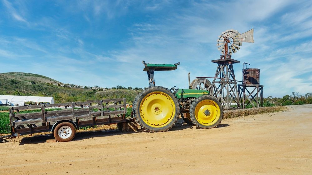agricultural trailer in South Africa, farming trailers for sale on Truck & Trailer, trailers, farm equipment, Photo by Kindel Media on Pexels.jpg