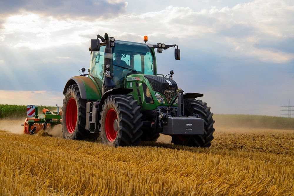 buying and owning a farming tractor, farming tractors, buy tractors on AgriMag, agricultural tractors, Photo by Jannis Knorr on Pexels.jpg