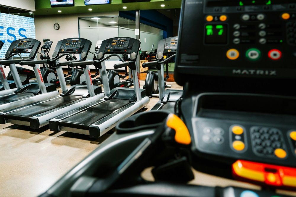 cardio equipment for a full-body workout, sports on Junk Mail, gym equipment, sports equipment, Photo by Ryan De Hamer on Unsplash.jpg