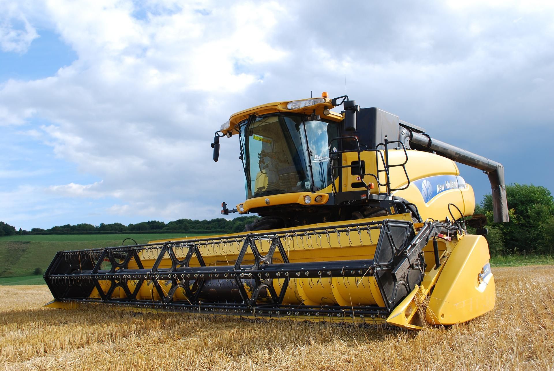 combine-harvester-g748335722_1920.jpg