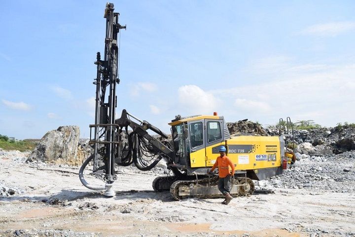 example-of-a-tophammer-drill-rig.jpg