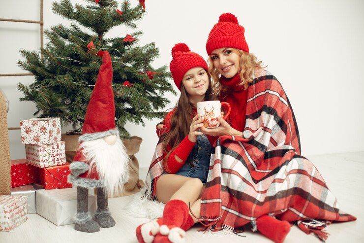 festive season items you can buy on Junk Mail, buy on Junk Mail, christmas tree on Junk Mail, toys for sale, Photo by Prostooleh on Freepik.jpg