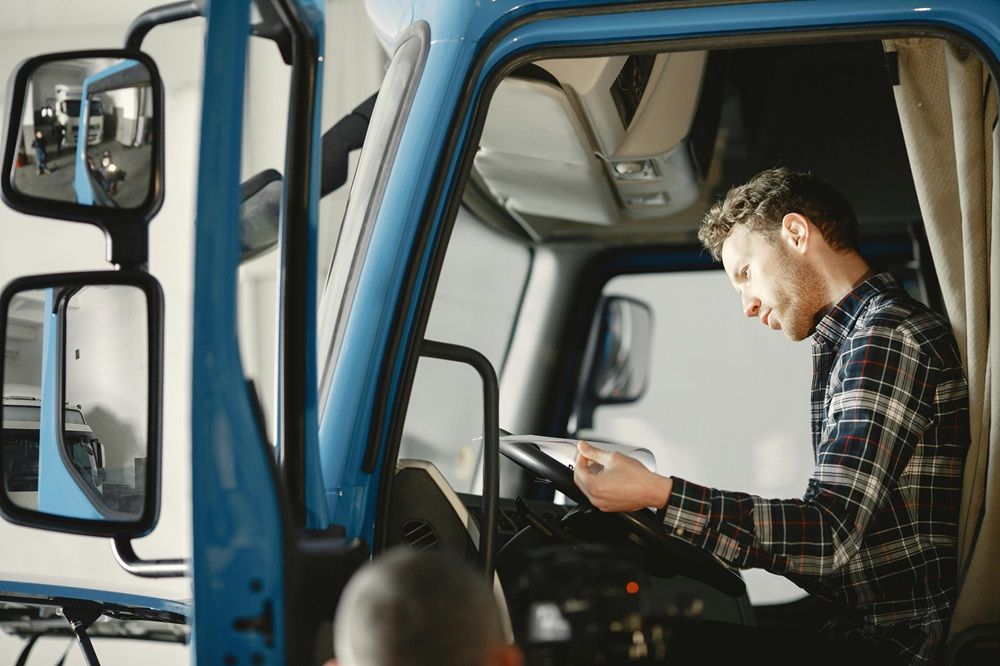 job as a truck driver in South Africa, truck driving job, truck driver, drivers on Job Mail, Photo by Gustavo Fring on Pexels.jpg