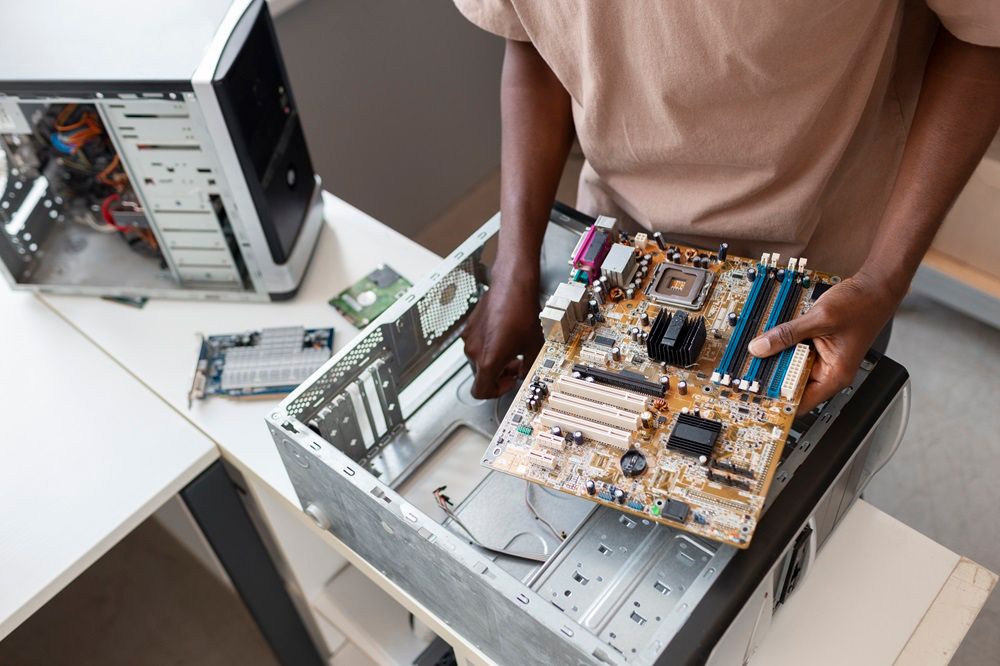laptops and computers on Junk Mail, laptops and computers, PCs, MacBooks, cables and adapters, Networking, Routers, and Modems, Photo from Freepik.jpg
