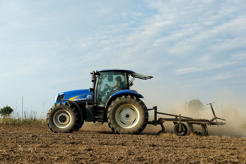 maintenance steps to keep your farming tractor, farming tractors, buy tractors on AgriMag, Photo by Juergen Striewski on Pexels.jpg