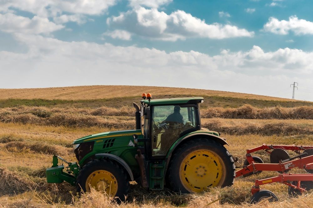 maintenance steps to keep your farming tractor, farming tractors, buy tractors on AgriMag, Photo by Ofir Eliav on Pexels.jpg