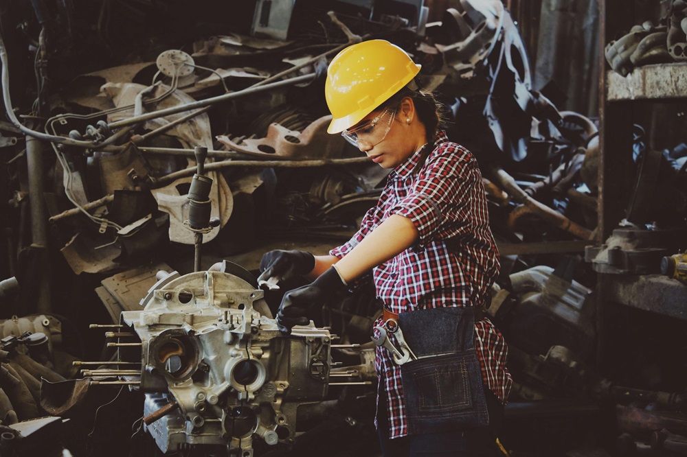 mechanical engineering careers, mechanical engineer positions, mechanical engineering jobs, engineering on Job Mail, Photo by Chevanon Photography on Pexels.jpg